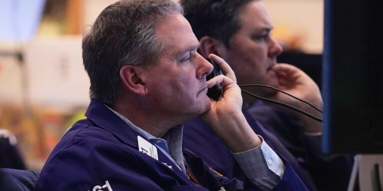 Icon of a Down Arrow Button