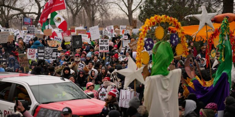 Icon of downward arrow button