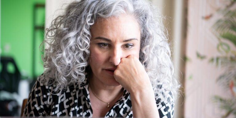 Icon of a Down Arrow Button