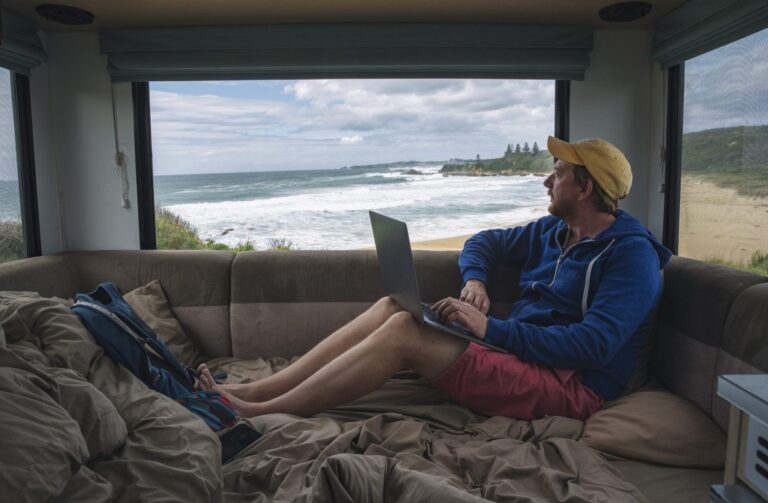 Managers face a new challenge in the RTO wars: Timing is more important than location in the workplace