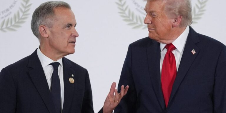 Icon of a Downward Arrow Button