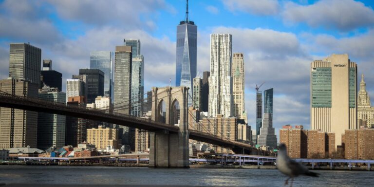 Bridgewater and D.E. Shaw Lead the Pack as Top Hedge Fund Gainers in 2025