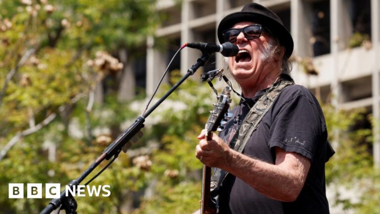 Neil Young extends free access to his catalogue to Greenland