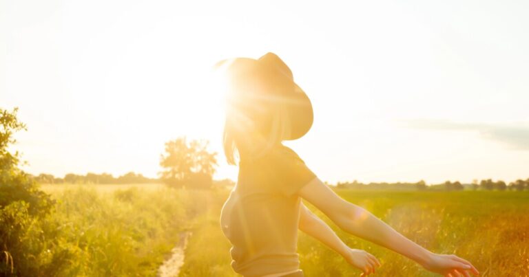 Sunlight enhances cognitive performance and brain function